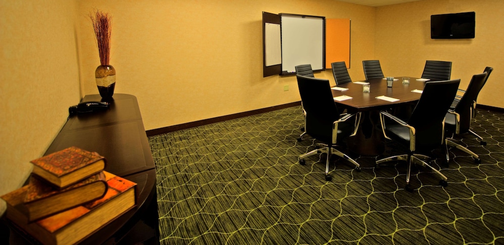 Hampton Inn & Suites Parsippany North - photo 38