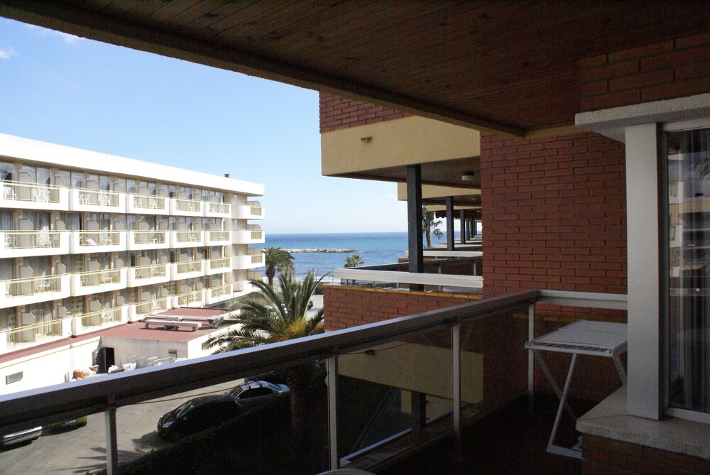 Apartaments Voralmar Mas d'en Gran — 4-Star Luxury Hotel in Cambrils, Spain