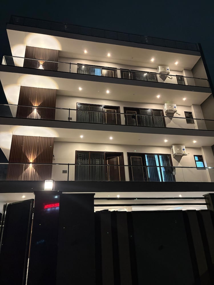 Radiant Blu Hotels Sector 70 - last minute hotel in Noida
