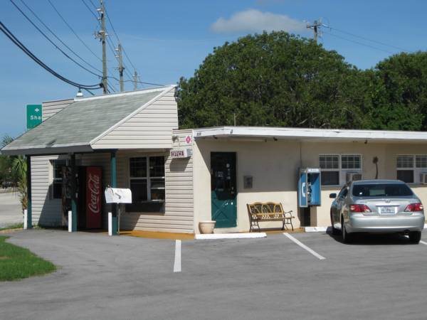 Glades Motel - carbon neutral hotel in Naples