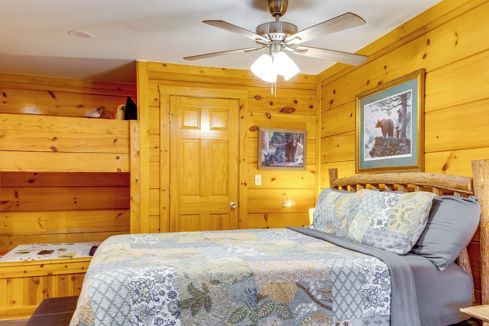 3 Mi To Dollywood Pigeon Forge Resort Studio - photo 3