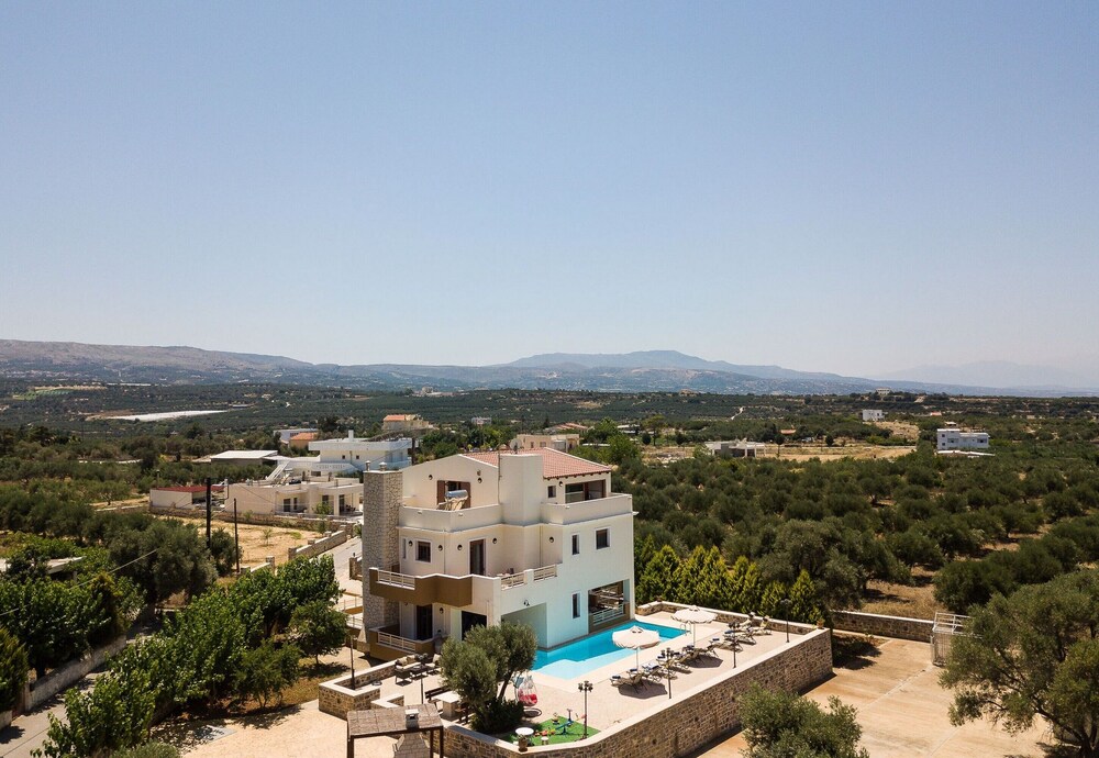 Newly Renovated Villa 4 Seasons with Bbq Private Pool Ping Pong And Football Table — 4-Star Luxury Hotel in Rethymno, Greece