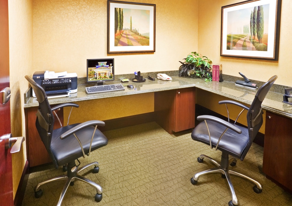 Holiday Inn Express & Suites Texarkana by IHG - photo 44