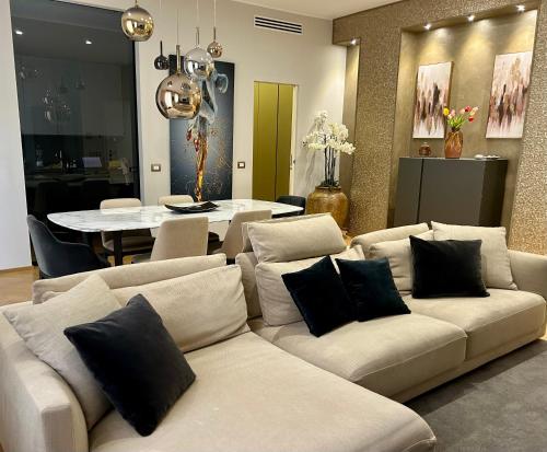Luxury Gold Apartment — 4-Star Luxury Hotel in Milan, Italy