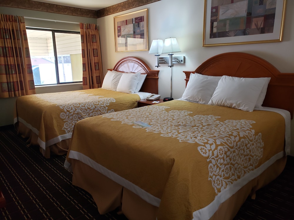 Days Inn by Wyndham Portage Cascade Mountain area - photo 27