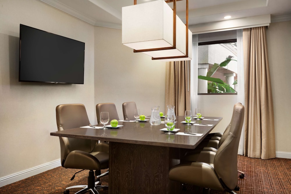 Embassy Suites by Hilton Temecula Valley Wine Country - photo 34