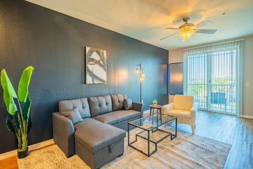 Modern 2BD ASU Sloan Pk WD Parking Sleeps 8 — 4-Star Luxury Hotel in Tempe, United States