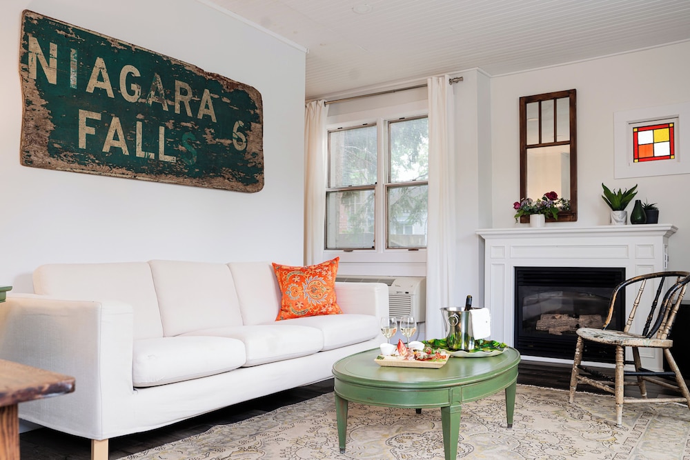 The Kent Motel in Niagara Falls, Canada