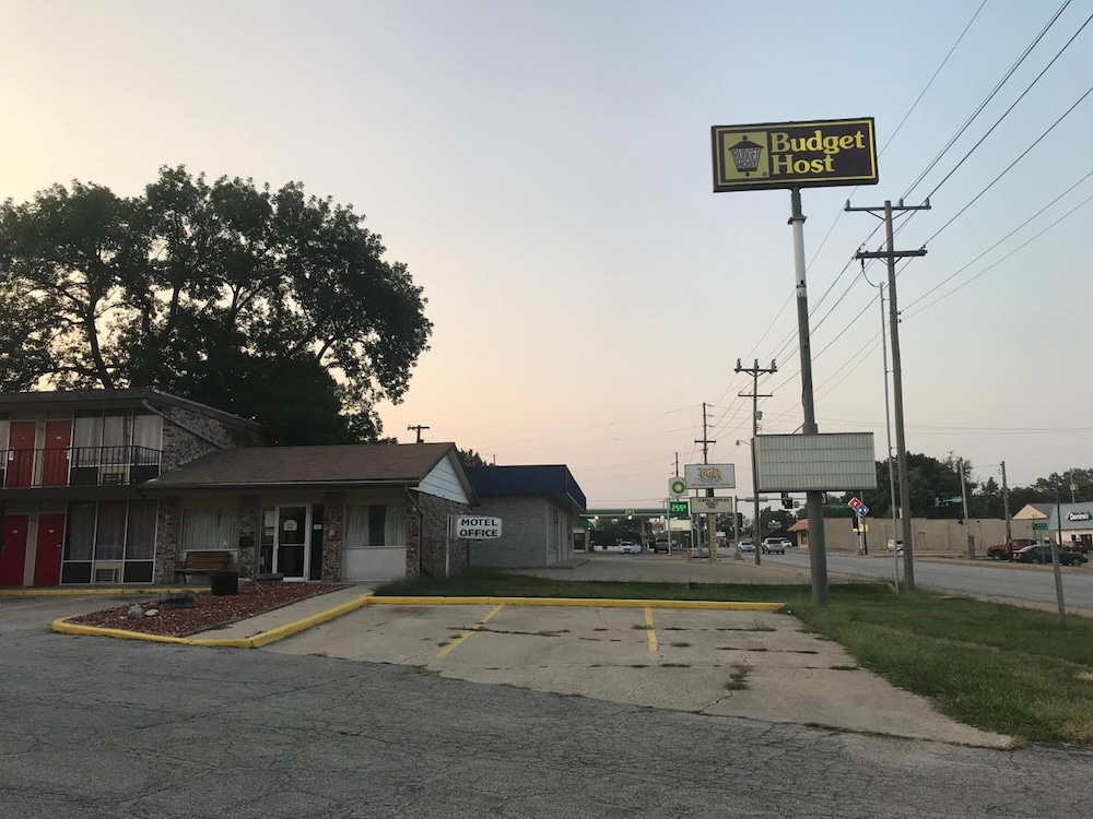Budget Host Village Inn - photo 17