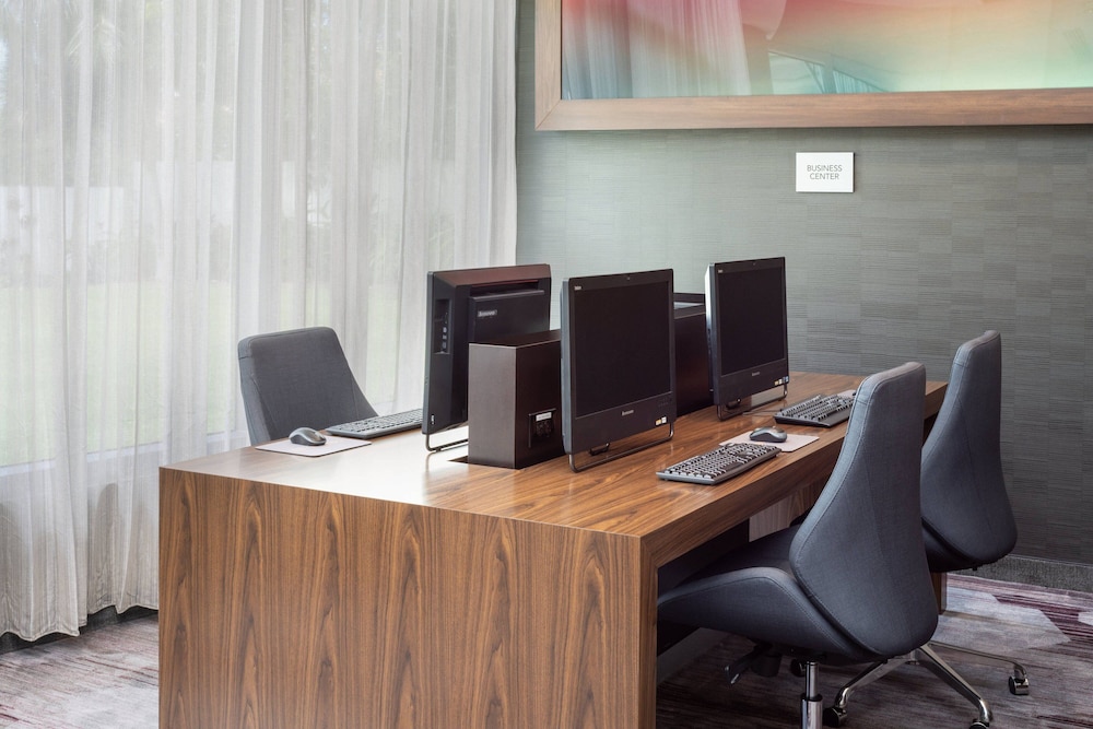 Courtyard by Marriott Miami Airport - photo 25