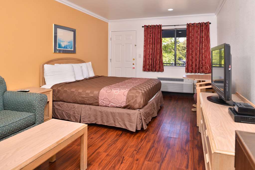 Americas Best Value Inn & Suites Clearlake Wine Country - photo 21