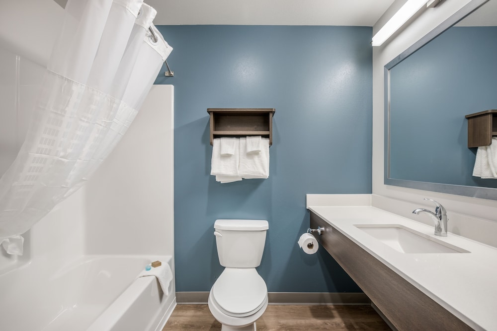 WoodSpring Suites Libertyville Chicago - photo 15