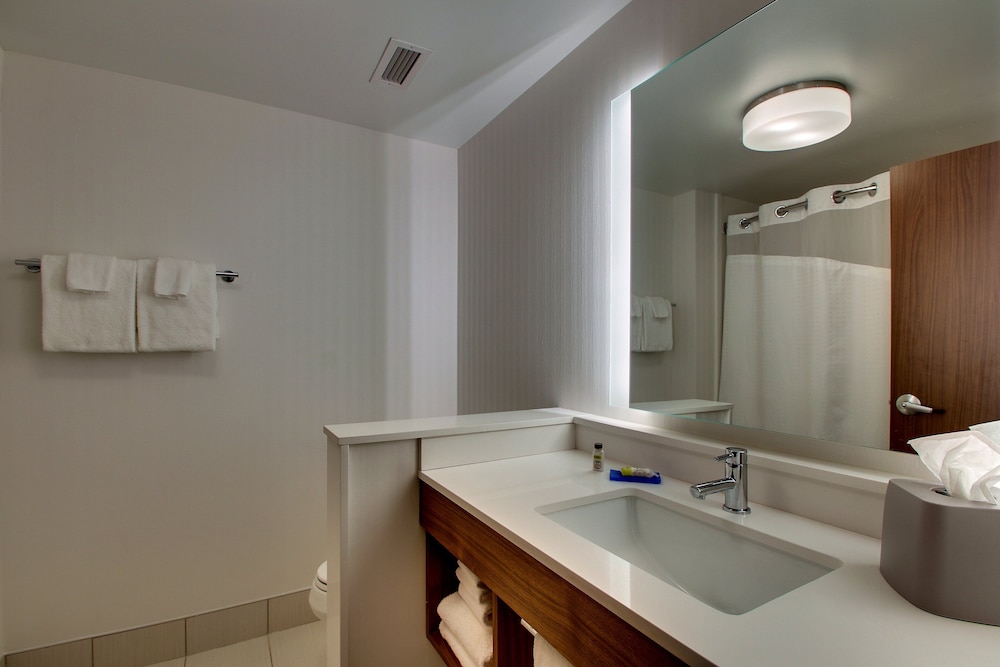 Holiday Inn Express & Suites Findlay North by IHG - photo 15