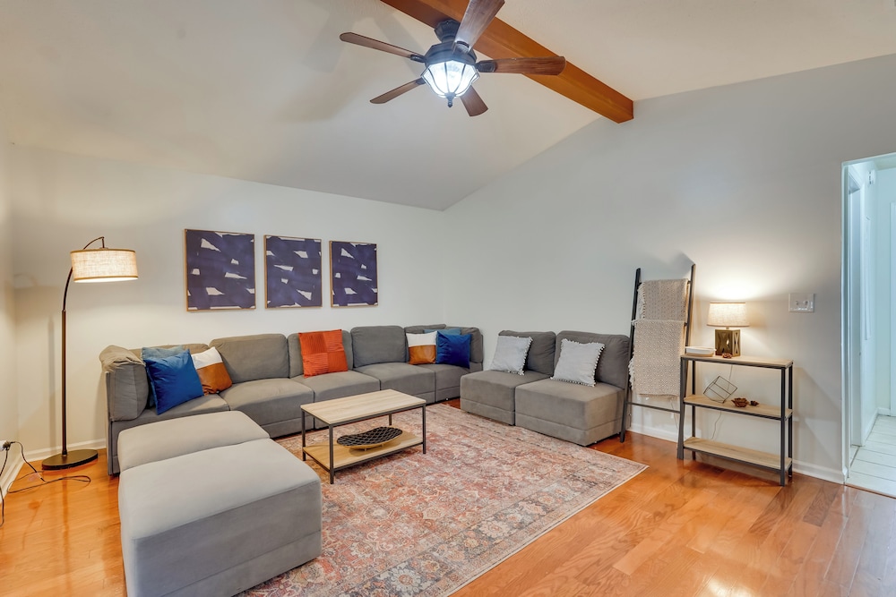 Bright Lynn Haven Home w Screened Porch & Yard - photo 4