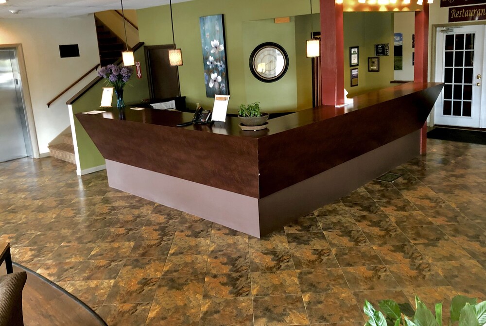 Bicentennial Inn - photo 4