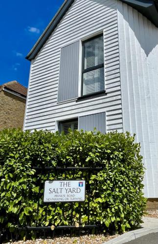 Salt Yard Cottage No 3 — 5-Star Luxury Hotel in Whitstable, United Kingdom