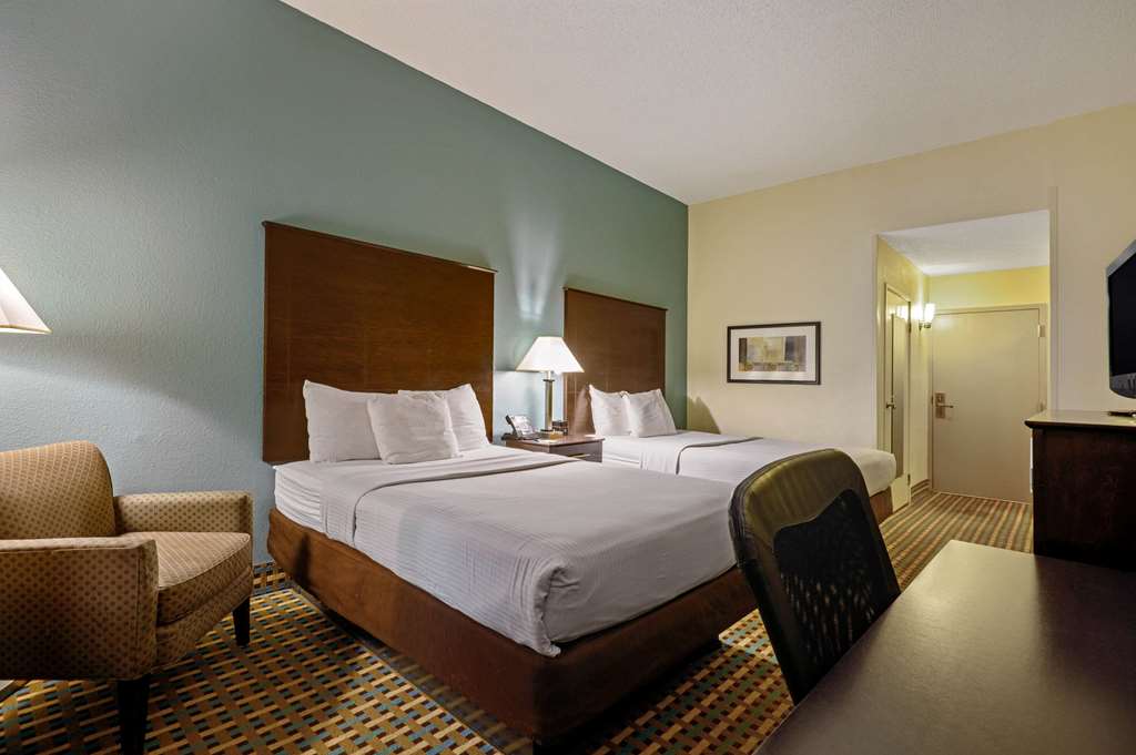 La Quinta Inn by Wyndham Columbia SE Fort Jackson - photo 16