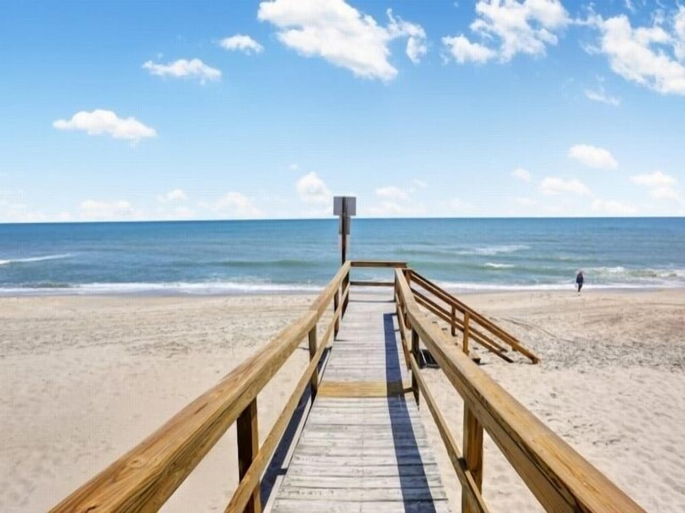 Beach Blanket Spacious Condo With Private Beach Access And Resort Amenities 3 Bedroom Condo by RedAwning - photo 37