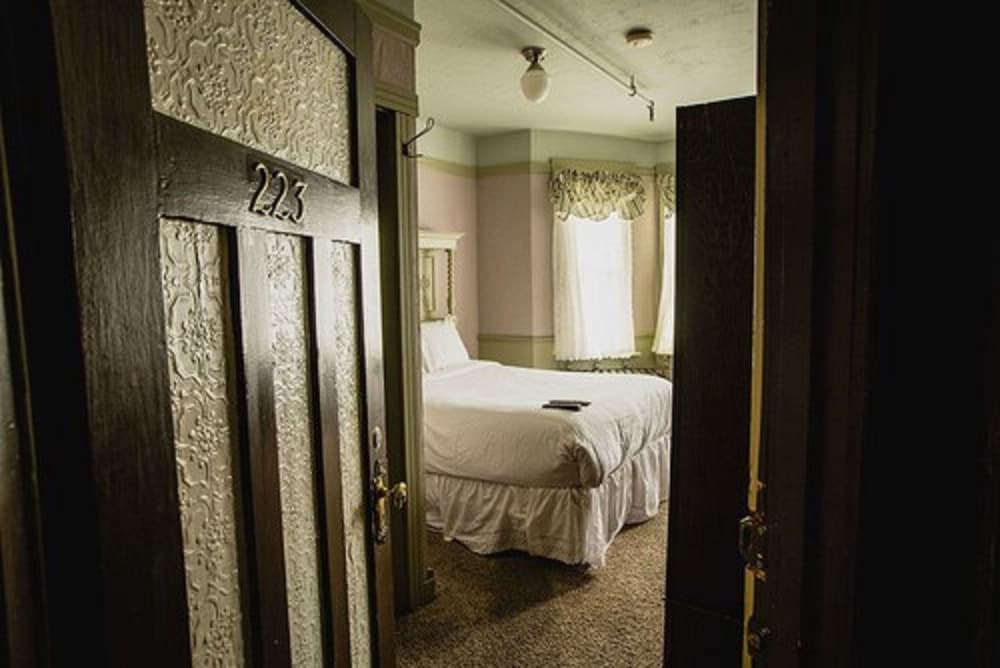Alaskan Hotel and Bar - photo 19