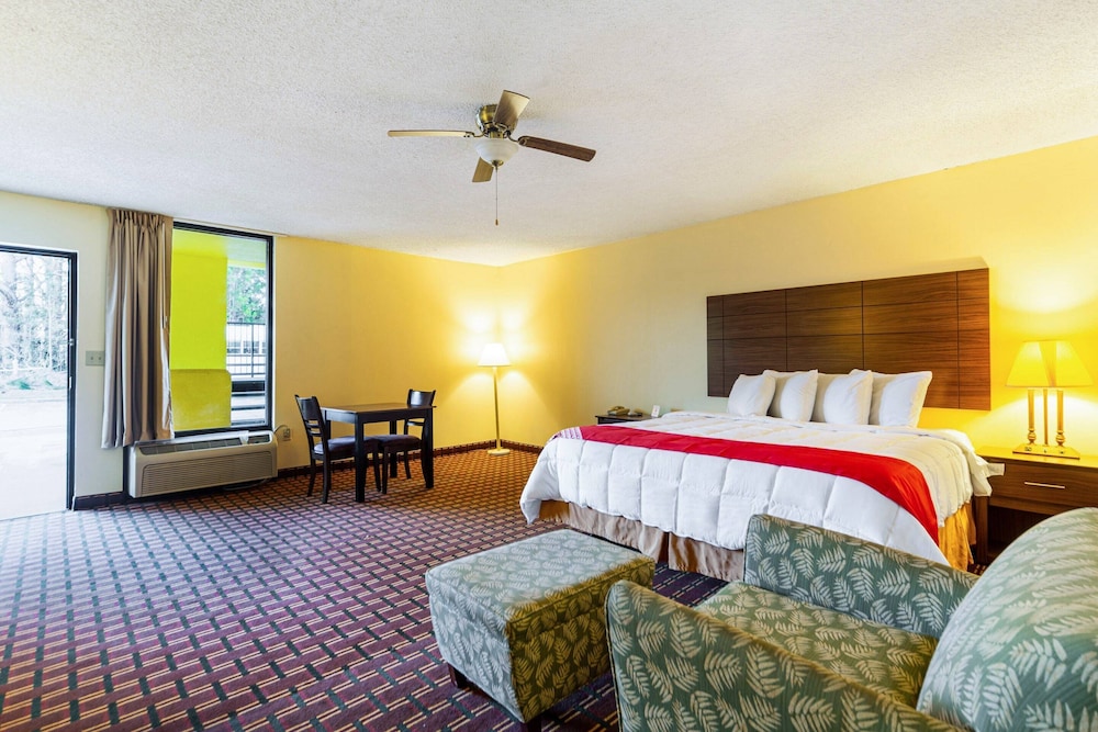 Days Inn by Wyndham Atmore - photo 19