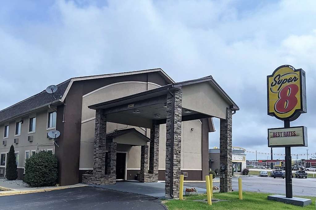 Super 8 by Wyndham Shelbyville — hotel in Shelbyville