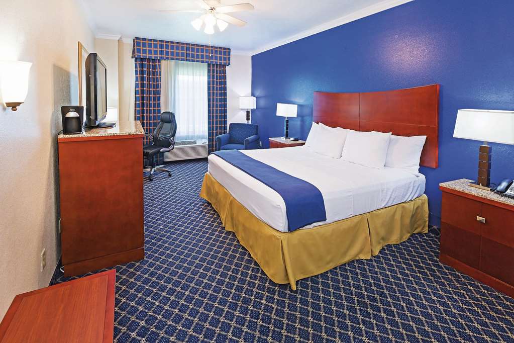 La Quinta Inn & Suites by Wyndham Dalhart - photo 22