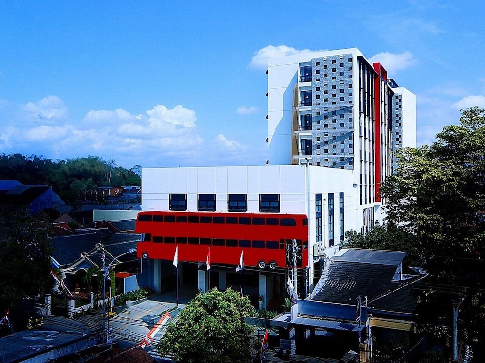 Hotel Fortunagrande Jember By Fosia Hotels — 4-Star Luxury Hotel in Jember, Indonesia