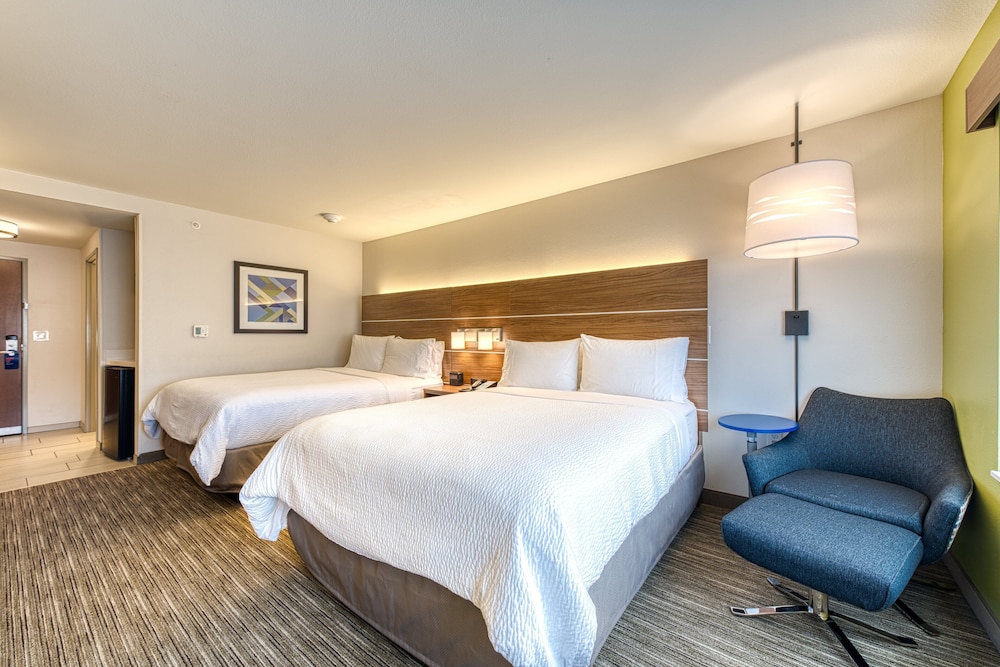Holiday Inn Express & Suites Manitou Springs by IHG - photo 21