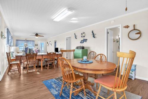 The Beach Fact Oar by Oak Island Accommodations - photo 41
