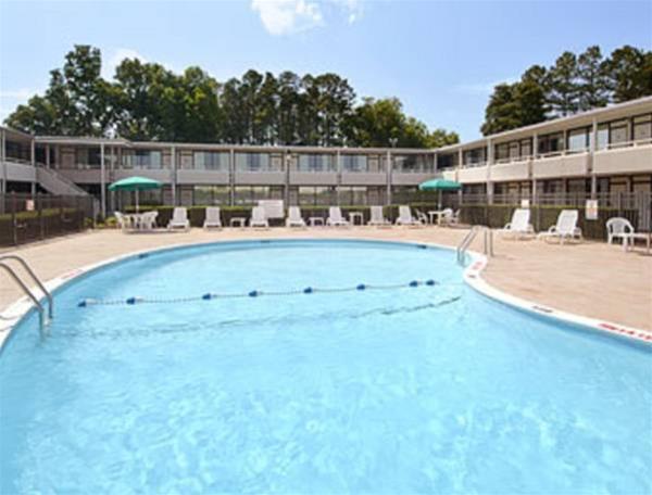 Ramada Burlington Hotel & Conference Center - photo 2