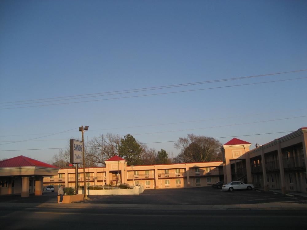 Sands Central Inn Hot Springs - photo 12