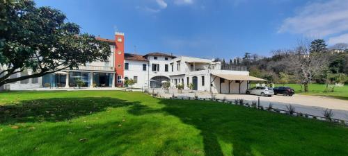 Country Esmera — 4-Star Luxury Hotel in Desenzano Del Garda, Italy
