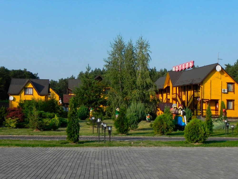 Hotel and restaurant complex Skolmo - carbon neutral hotel in Klevan