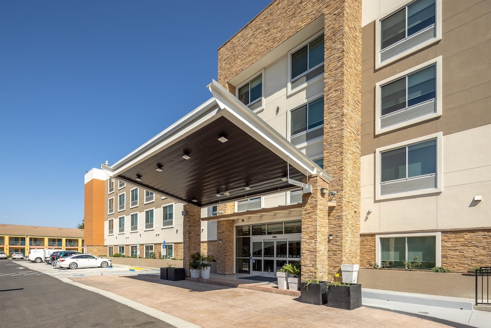 Holiday Inn Express & Suites San Jose Silicon Valley - photo 84