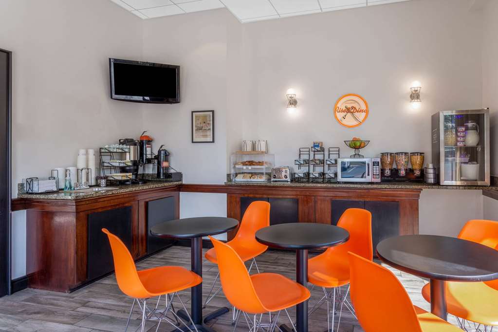 Howard Johnson by Wyndham Portsmouth - photo 14