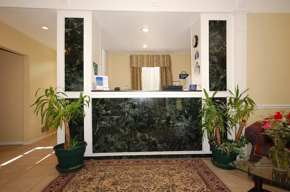 Days Inn by Wyndham KU Lawrence - photo 4