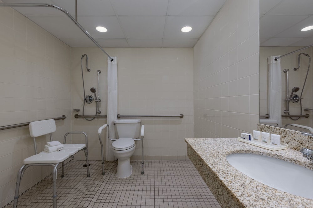 Holiday Inn Des Moines Airport Conf Center by IHG - photo 16