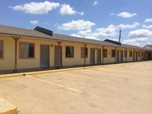 Lake Shore Motel - photo 20