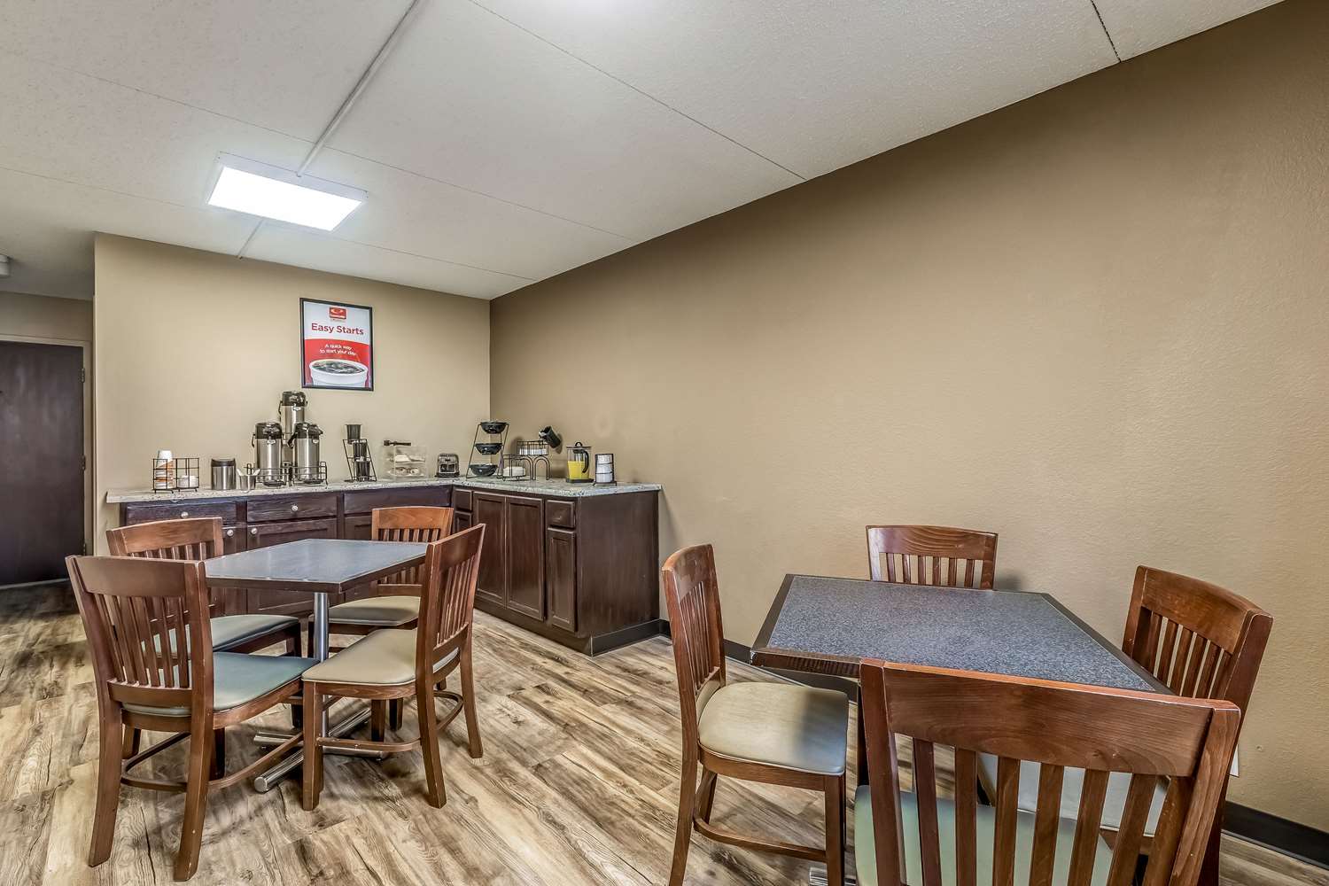 Econo Lodge Albert Lea — Albert Lea — photo 4