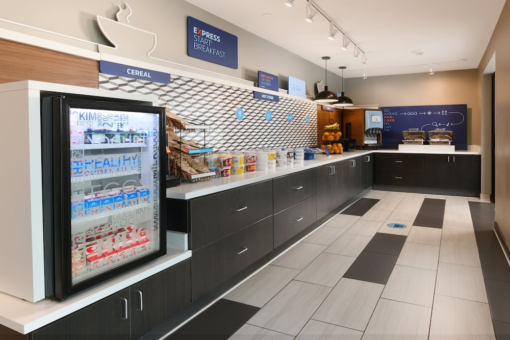 Holiday Inn Express & Suites Fort Worth Downtown by IHG - photo 26
