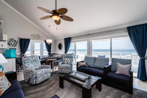Just Beachy by Oak Island Accommodations - photo 26