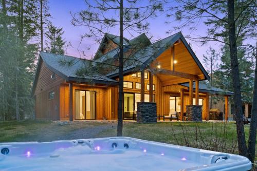 Old Grove Retreat in Suncadia Gourmet Kitchen Hot Tub BBQ Firepit Outdoor Seating Smart TVs Hi speed Wi Fi in Cle Elum, United States