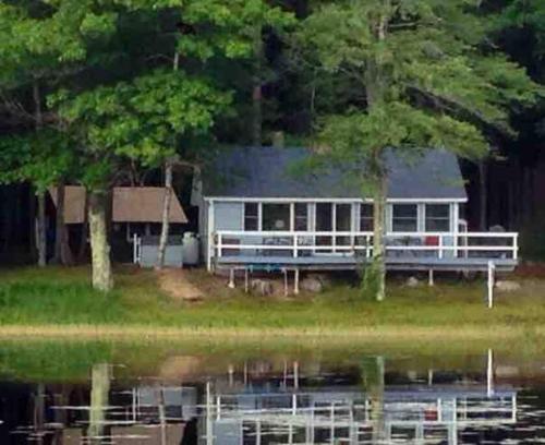 Idyllic Wooded Lakeside Retreat — Wolfeboro — photo 2