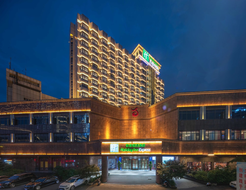 Holiday Inn Express Nanchang Bayi Square — hotel in Nanchang
