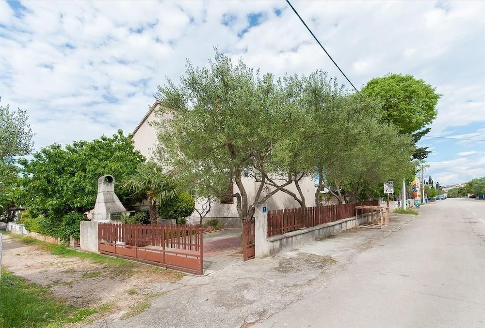 Zri Low cost and Spacious A1 in Biograd Na Moru, Croatia