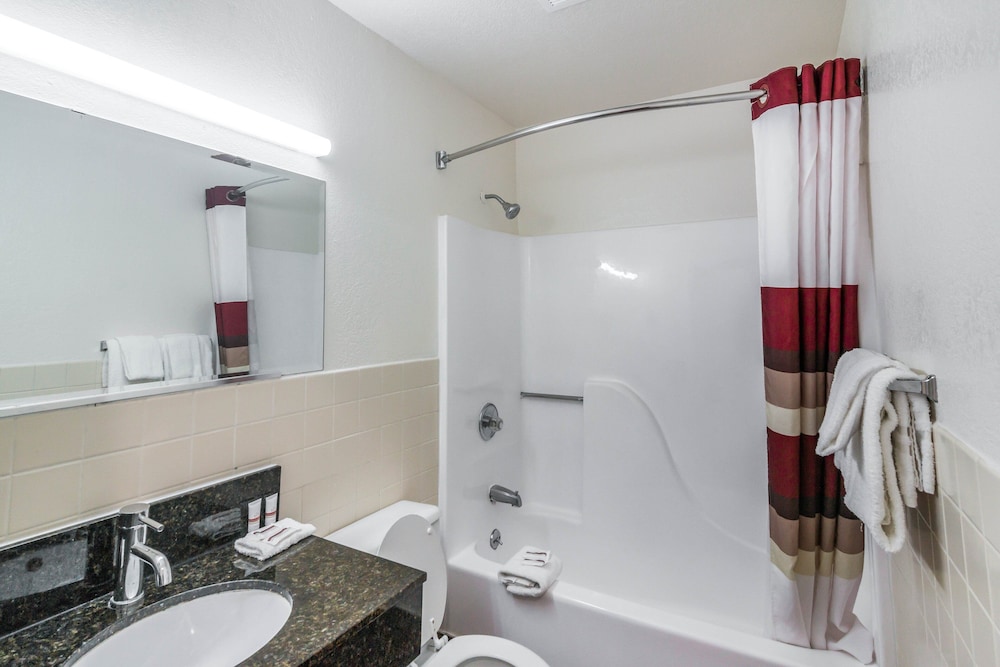 Red Roof Inn Palmdale Lancaster - photo 9