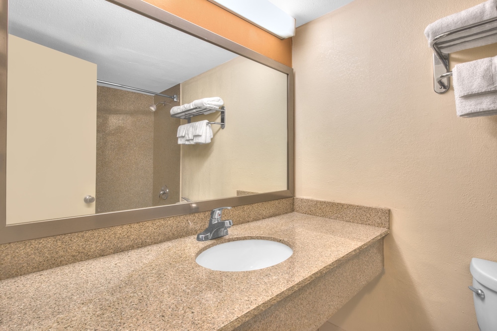 Express Inn Harrisburg South New Cumberland - photo 6