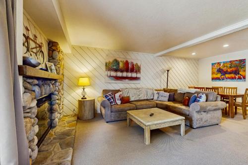 4311 Fairway 9 — Sun Valley