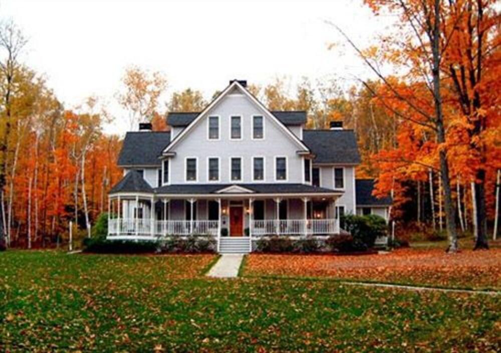 Maple Leaf Inn - carbon neutral hotel in Unknown City