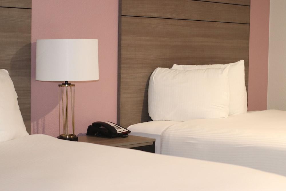 Microtel Inn & Suites By Wyndh - photo 19
